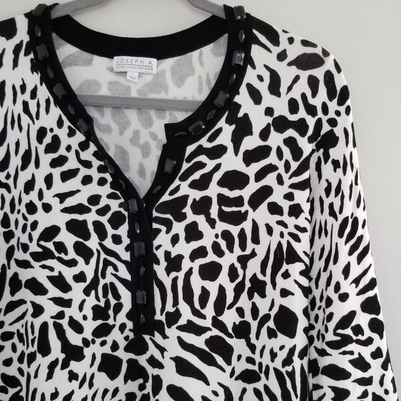 Joseph A Women's Animal Print Top - Picture 3 of 7
